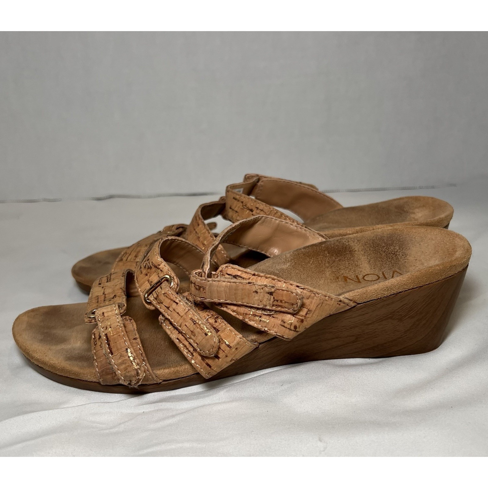 Vionic Dwyn Sandals Size 7 Tan Cork Wedge Orthaheel Adjustable Straps Comfort